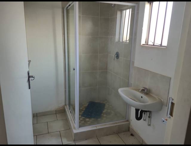 3 BEDROOM HOUSE FOR SALE IN STRETFORD